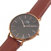 ساعت دنیل ولینگتون بند چرمی daniel wellington DW صفحه مشکی مردانه ساعت دنیل ولینگتون بند چرمی daniel wellington DW صفحه مشکی مردانه
