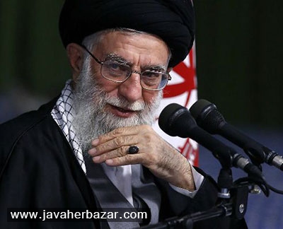 رهبر ایران به همراه انگشتر با نگین سیاه در مراسم رسمی