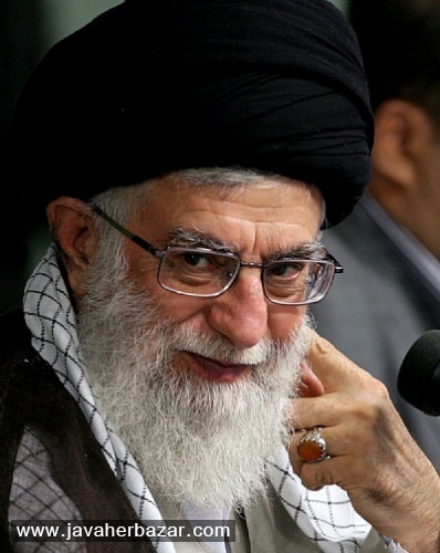 رهبر ایران به همراه انگشتر عقیق قرمز در مراسم رسمی