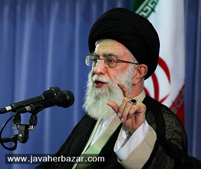 انگشتر عقیق سیاه در دست مبارک رهبر ایران در سخنرانی رسمی