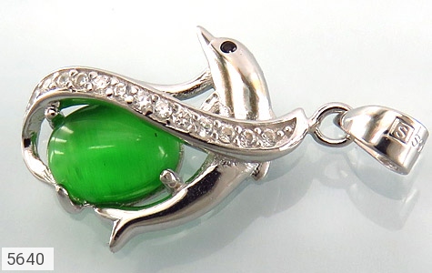 مدال نقره چشم گربه سبز طرح دلفین - 5640