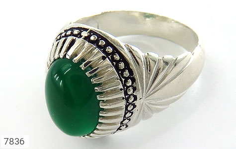 انگشتر نقره عقیق سبز خوش رنگ درشت مردانه - 7836