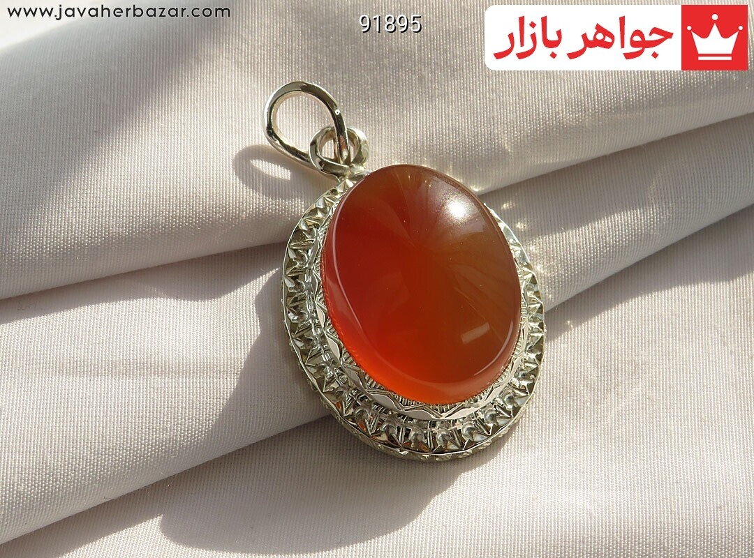 پلاک نقره عقیق یمنی نارنجی درشت به همراه حرز روی پوست