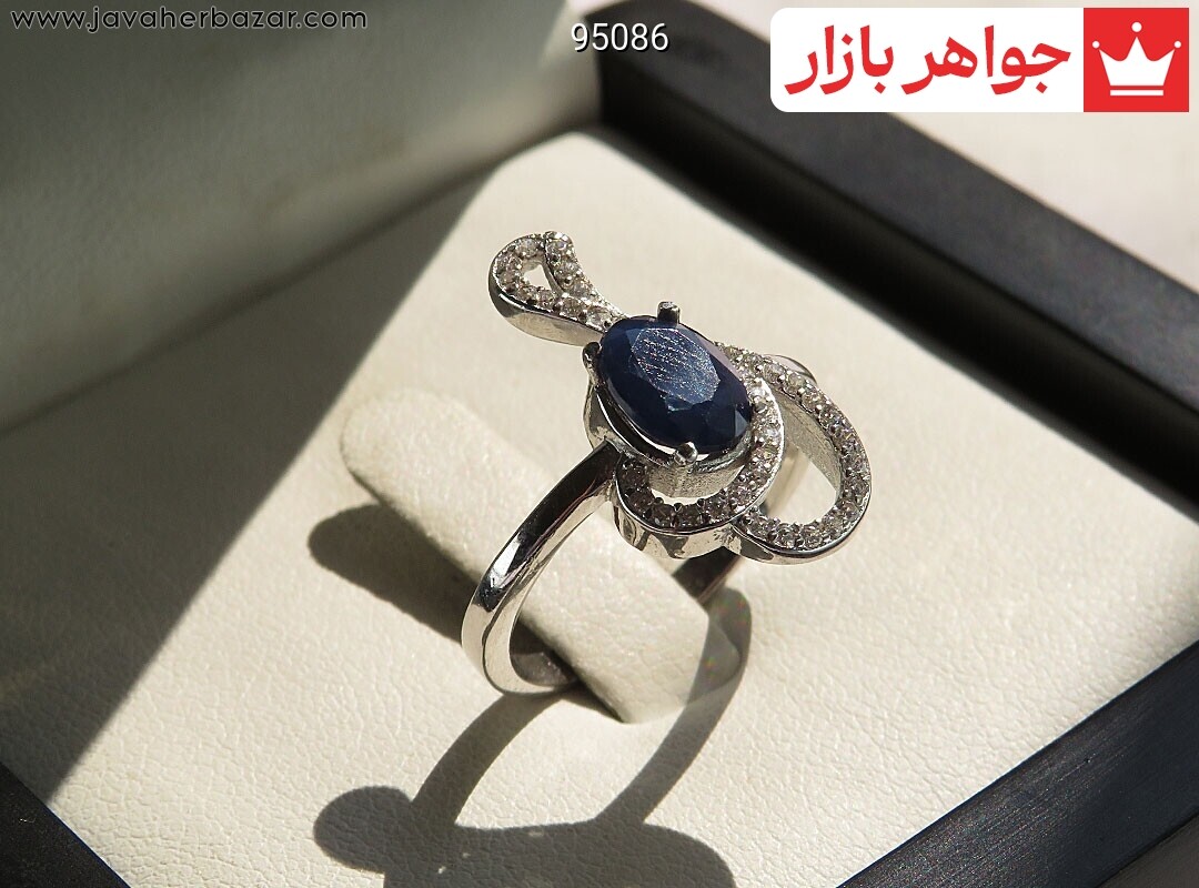 انگشتر نقره یاقوت آفریقایی کبود طرح ملکه زنانه