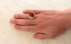 انگشتر عقیق یمنی قرمز درشت برجسته تاج برنجی مردانه دست ساز-5