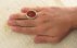 انگشتر عقیق یمنی قرمز خوش رنگ درشت شاهانه رکاب آینه کاری مردانه دست ساز-7