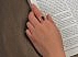 انگشتر عقیق یمنی قرمز فاخر زنانه دست ساز-6