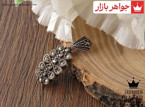 آویز سفید