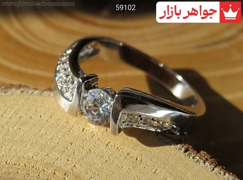 انگشتر سفید