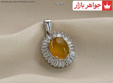 عکس گردنبند عقیق زرد