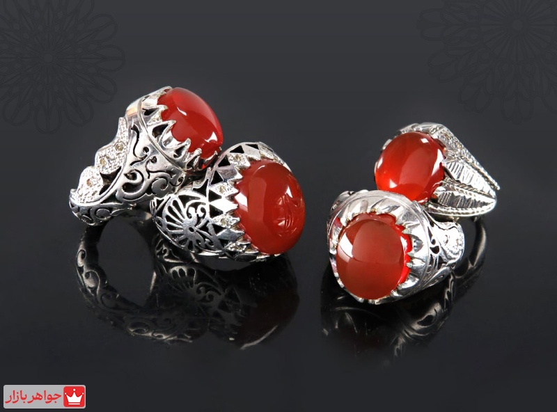 روایات مذهبی و حدیث درباره ی عقیق عقیق سنگ مقدسی است که احادیث و روایات زیادی از پیامبر اکرم (ص) و معصومین (ع) درباره آن ذکر شده است.