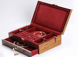 جعبه جواهرات انواع مختلفی دارند که بر اساس سلیقه فرد انتخاب می‌شوند.